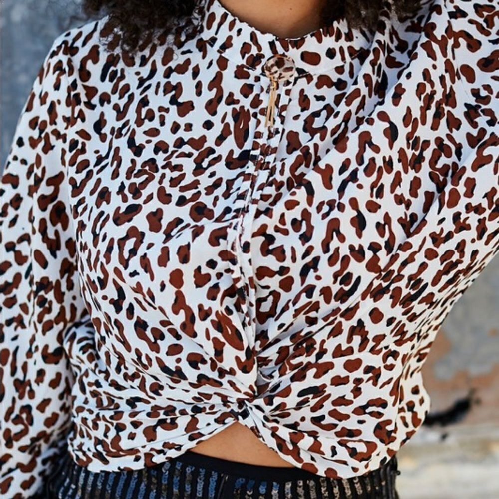Main Strip You’ve Been Spotted•Bubble Sleeve Cropped Blouse Large - Picture 4 of 4